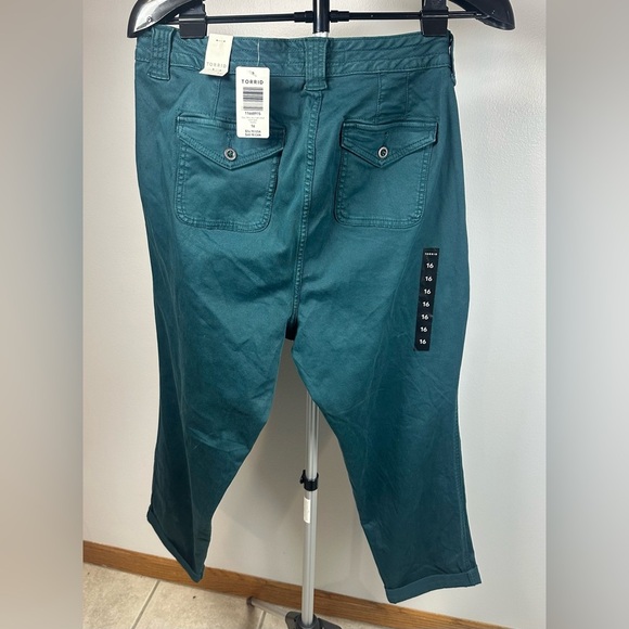 Torrid Women's Teal Capri Cargo Pants size 16 - Picture 4 of 10